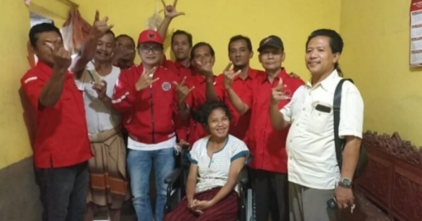 Banteng Jember Beri Bantuan Kursi Roda Ke Disabilitas