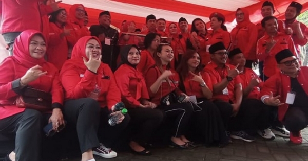 Dari Bacaleg Pdi Perjuangan Kota Makassar Bacaleg Perempuan