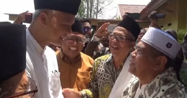 Capres Ganjar Pranowo Kunjungi Ponpes Di Purwakarta Minta Doa Restu