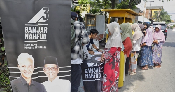 Relawan Ganjar Mahfud Adakan Bazar Beras Murah Bikin Emak Emak Bahagia