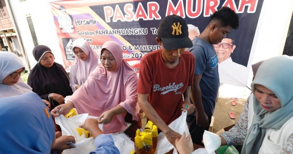 Gelar Pasar Sembako Murah Di Takalar Relawan Ganjar Mahfud Ringankan