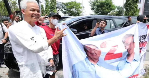 Momen Humanis Ganjar Ajak Pendukung Prabowo Makan Dan Sampaikan Pesan