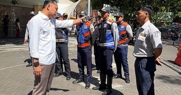 Eri Beri Tenggat Waktu Dishub Kota Surabaya Selesaikan Parkir Liar