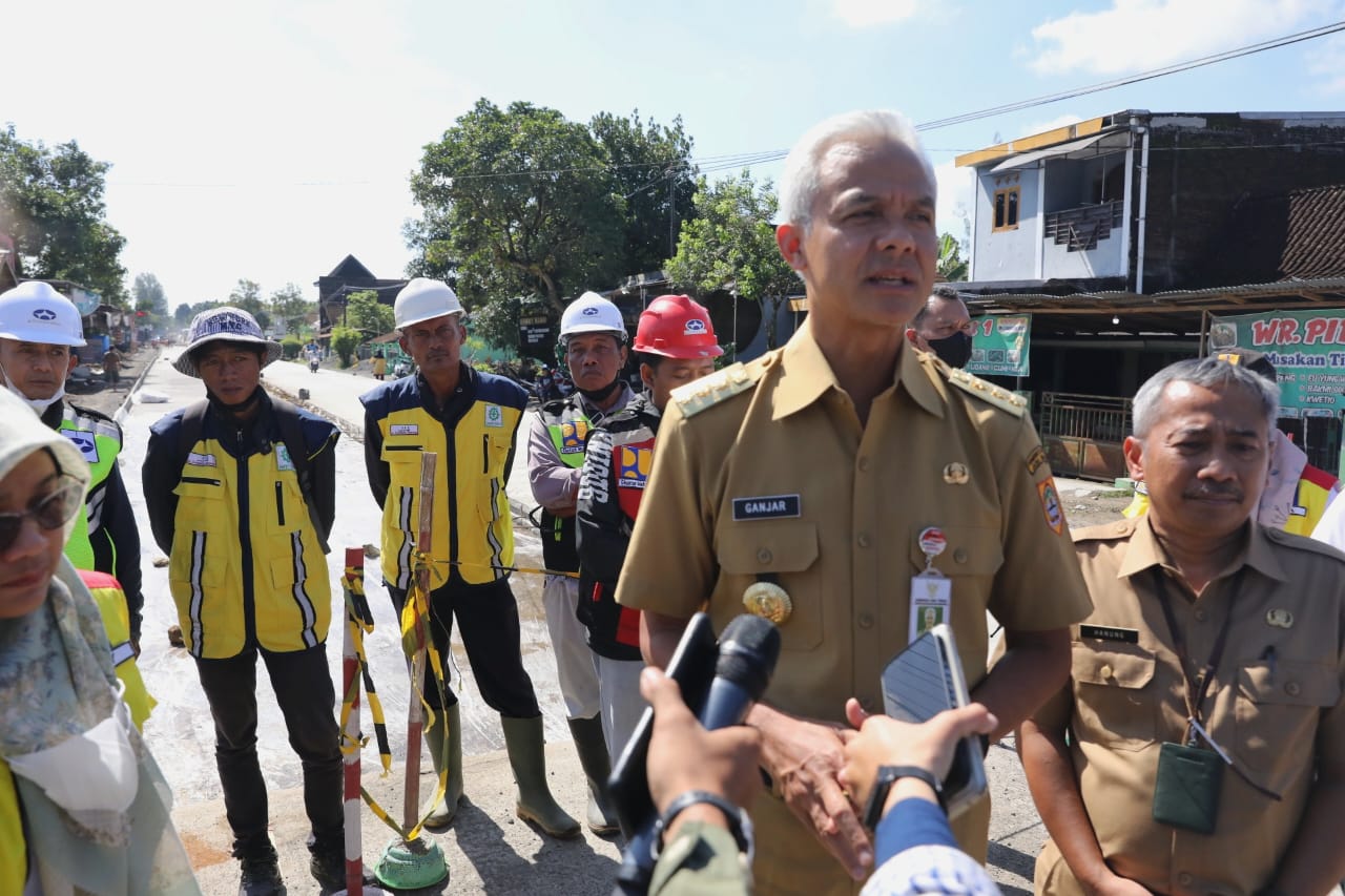 Ganjar Targetkan Perbaikan Jalan Rusak Rampung Sebelum Lebaran