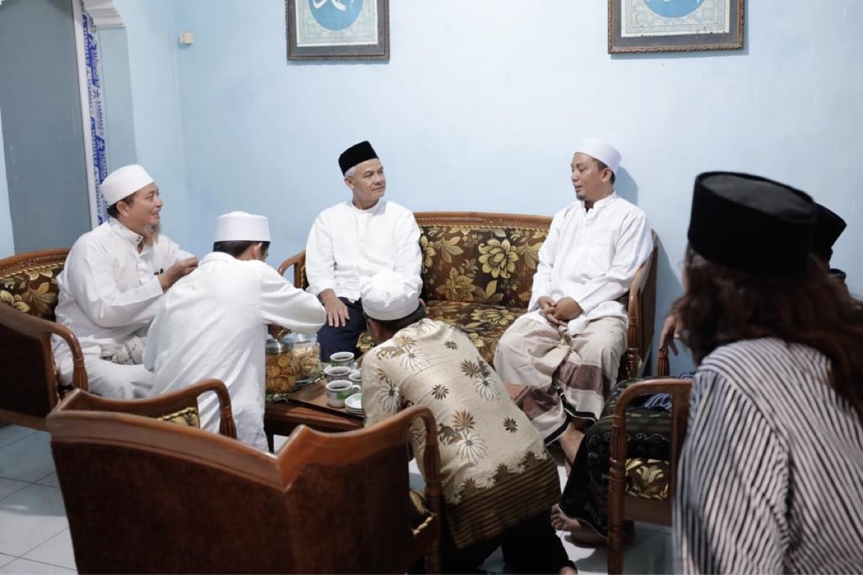 Cucu Ulama Hadhratussyaikh KH Muhammad Utsman Al Ishaqi Doakan Ganjar