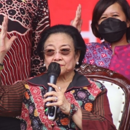 Megawati Ajarkan Kepala Desa Bersikap Saat Menjawab Salam Pancasila