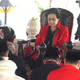 Megawati Ziarah ke Makam Bung Karno di Kota Blitar