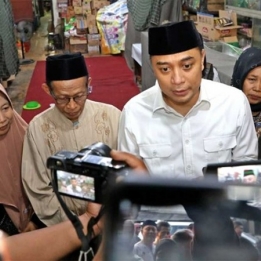 Cak Eri Tunjukkan Kepedulian: Pemkot Surabaya Bantu Santri Korban Musibah Ponpes Al-Khoziny