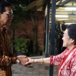 Sri Sultan Jamu Santap Malam Ibu Megawati Soekarnoputri di Kraton Jogja