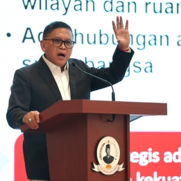 Hasto di Kuliah Umum UBK: Siklus Geopolitik Bung Karno Bisa Jadi Rujukan Prabowo Atasi Konflik Timur Tengah