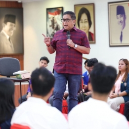 Hasto Sebut Prananda Prabowo Pimpin Program Ekonomi Kreatif PDI Perjuangan: "Jawaban atas Keresahan Anak Soal Lapangan Kerja"