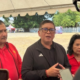 Kunjungi Festival Mustika Rasa, Hasto Kristiyanto Nikmati Ice Cream Dari Kimpul, Enak dan Patut Dipatenkan