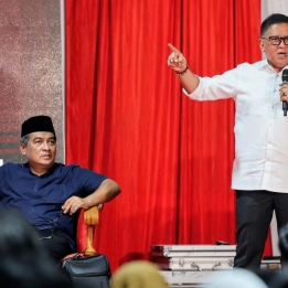 Hasto Kenang Airlangga Pribadi: Ia Ingin Marhaenisme Berdialog dengan Gen Z dan Menjawab Persoalan Zaman