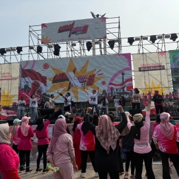 MERAH MUDA FEST 2026 di Lapangan Banteng Diikuti Lebih dari 1.000 Peserta Senam