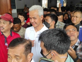 Ganjar Terima Curhatan Tukang Ojek Soal Antrean BBM di Balikpapan
