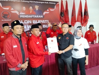 33 PAC PDI Perjuangan Kabupaten Malang Ambilkan Formulir Sanusi
