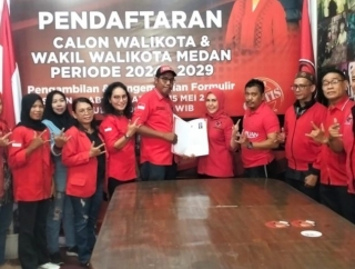 Fitria Manurung Kembalikan Formulir Penjaringan Bakal Calon Wakil Wali Kota Medan