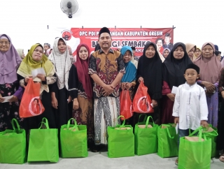 Banteng Gresik Salurkan Ribuan Paket Sembako ke Masyarakat yang Membutuhkan
