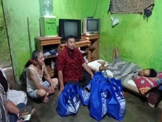 Yudha Puja Turnawan Kunjungi Dua Warga Sakit Kronis di Jayaraga: Saatnya Pemerintah Hadir Lebih Kuat