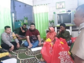 Yudha Puja Turnawan Kunjungi Mak Acih Lansia Korban Kebakaran di Margawati