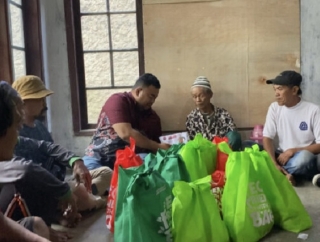 Yudha Puja Harap Pemkab Garut Bangun Kembali Rumah Abah Apri Korban Kebakaran di Cilawu