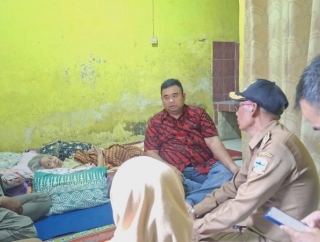 Yudha Puja Turnawan Kunjungi Janda Tua Duafa, Lumpuh dan Sebatang Kara di Kadungora