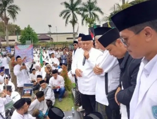 Bupati Sanusi Hadiri Aksi Bela Kiai: “Saya Datang Sebagai Santri”