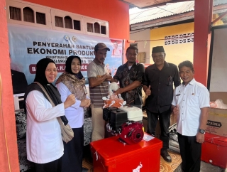 Agus Ambo Djiwa Salurkan Bantuan Alat Tangkap dan Mesin Kapal Bagi Nelayan Majene