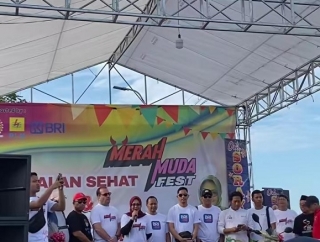 Sadarestuwati Ajak Doa Bersama Bagi Korban Bencana Sumatera di Merah Muda Fest Desa Bareng 