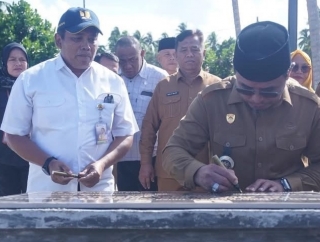 Bupati Boltara Resmi Serahkan Aset Pembangunan Pengaman Pantai Batu Pinagut