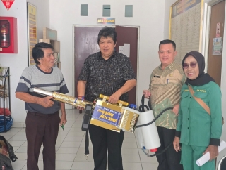 Cegah Penyakit DBD, Natala Sumedha Beri Bantuan Alat Fogging kepada Warga Nagasari