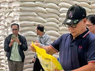 Jelang Nyepi dan Lebaran, Nyoman Adi Wiryatama Sidak Pasar Tradisional dan Gudang Bulog Kediri 