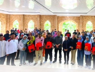 Sudin Salurkan Paket Sembako Sekaligus Tali Asih ke 20 PAC PDI Perjuangan Se-Kota Bandar Lampung