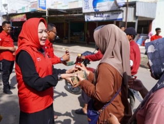 Banteng Lampung Bagikan 1.000 Paket Takjil Kepada Masyarakat di Kabupaten Lampung Tengah