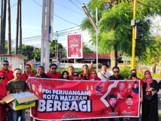 DPC PDI Perjuangan Kota Mataram Bagikan Ratusan Paket Sembako dan Takjil Kepada Anak Yatim Piatu dan Warga Kurang Mampu 