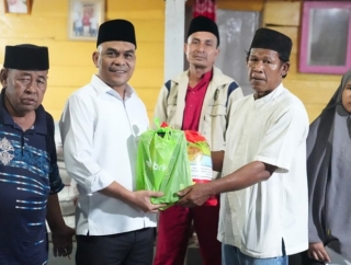 Kaderismanto Salurkan Paket Sembako dan Uang Santunan Bagi Anak Yatim dan Dhuafa di Ponpes Nurul Tauhid