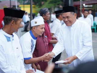 Ahmad Safei Bukber Terbuka, Salurkan Bantuan Untuk 135 Masjid dan 8 Pesantren di Kolaka