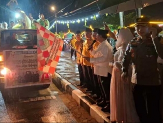 Bupati Yohanes Ontot Bersama Panitia Hari Besar Islam Lepas Pawai Idulfitri 1447 H