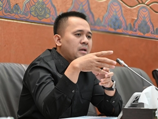 Mufti Anam: Pemerintah Tak Naikkan Harga BBM, Langkah Berani yang Berpihak Pada Rakyat