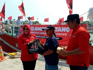 Warga Kota Cirebon Serbu RS Apung Laksamana Malahayati Untuk Dapatkan Layanan Pengobatan Gratis