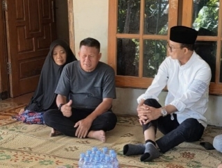 Budi Kanang Takziah ke Rumah Duka Korban Kereta Bekasi, Soroti Proses Evakuasi 