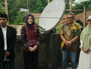 Sarifah Ainun Jariyah Wujudkan Akses Internet Bagi Pesantren di Wilayah Blank Spot di Banten