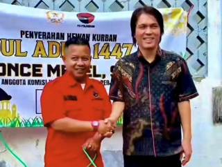 Once Mekel Salurkan Puluhan Hewan Kurban untuk Warga Prasejahtera di Jakarta