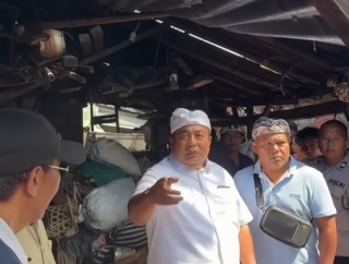 Nyoman Parta Ajak Warga Gotong Royong Bantu Pembangunan Rumah Layak Huni Bagi Keluarga Pak Febri