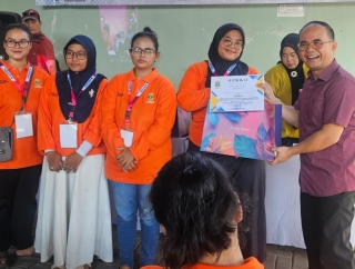 Bulan Bung Karno 2026, Yeremia Mendrofa Gelar Pelatihan Tata Rias untuk Pemuda Cipadu Kota Tangerang