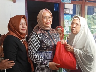 Ida Nurlaela Datangi Langsung Disabilitas Netra, Ma Ukay, Bentuk Perhatian Konkret Kepada Warga di Dapil 