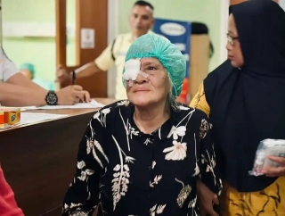 Rudianto Tjen Ajak Warga Pulau Bangka Manfaatkan Operasi Katarak Gratis Yayasan Rudi Center Bersama PDI Perjuangan Babel