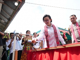 Resmikan SMPN 5 Air Besar, Bupati Karolin Sentil Guru P3K yang Malas Setelah Diangkat