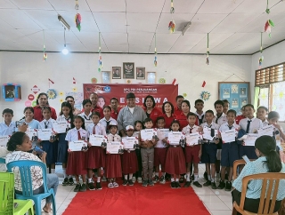 Banteng TTU Salurkan Bantuan PIP Perjuangan Stevano Rizki Adranacus ke Masyarakat 