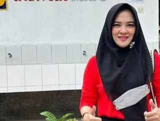 Sarifah Ainun Jariyah Bantu Penyediaan Alat Bantu Dengar Bagi Bu Yoni, Peserta Program BSPS